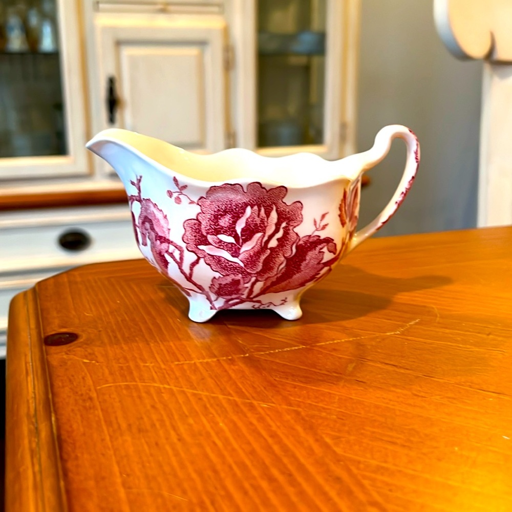 English Chippendale JohnsonBros England Creamer.